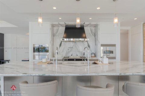 Condominio en venta en Sunny Isles Beach, Florida, 4 dormitorios, 407.38 m2 № 1982428 - foto 21