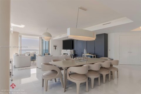 Condominio en venta en Sunny Isles Beach, Florida, 4 dormitorios, 407.38 m2 № 1982428 - foto 14