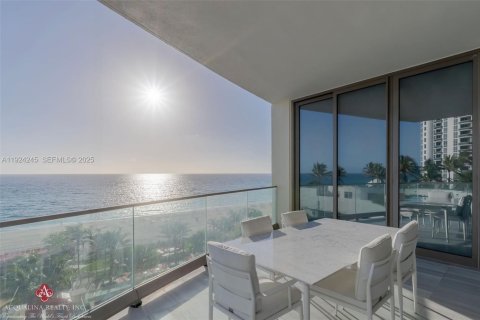 Condominio en venta en Sunny Isles Beach, Florida, 4 dormitorios, 407.38 m2 № 1982428 - foto 2