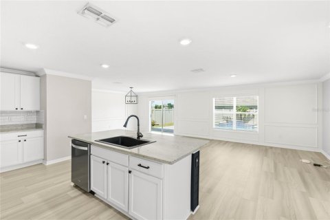 House in Parrish, Florida 4 bedrooms, 209.96 sq.m. № 2302856 - photo 7