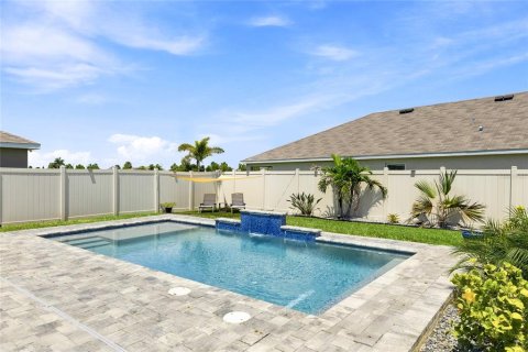 House in Parrish, Florida 4 bedrooms, 209.96 sq.m. № 2302856 - photo 2