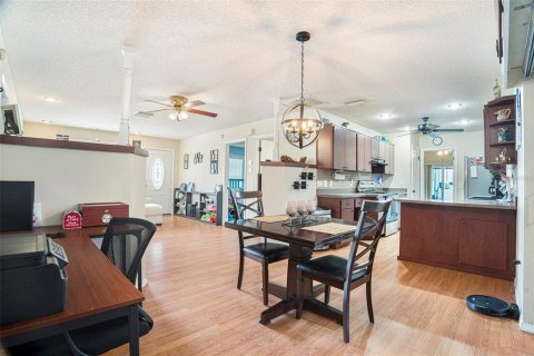 House in Spring Hill, Florida 3 bedrooms, 127.18 sq.m. № 1906248 - photo 5