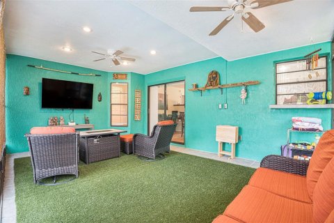 House in Spring Hill, Florida 3 bedrooms, 127.18 sq.m. № 1906248 - photo 14