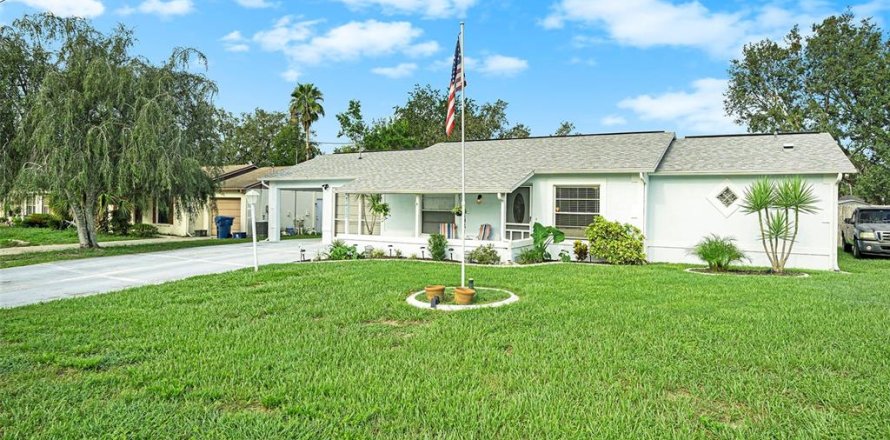 Villa ou maison à Spring Hill, Floride 3 chambres, 127.18 m2 № 1906248
