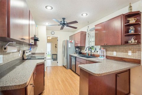 House in Spring Hill, Florida 3 bedrooms, 127.18 sq.m. № 1906248 - photo 6
