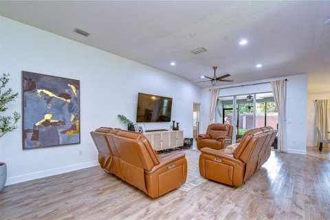 House in Land O' Lakes, Florida 4 bedrooms, 187.11 sq.m. № 2151999 - photo 9