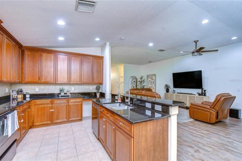 House in Land O' Lakes, Florida 4 bedrooms, 187.11 sq.m. № 2151999 - photo 14