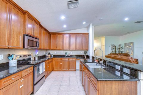 House in Land O' Lakes, Florida 4 bedrooms, 187.11 sq.m. № 2151999 - photo 3