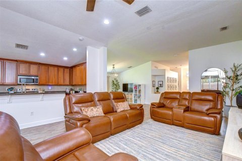 House in Land O' Lakes, Florida 4 bedrooms, 187.11 sq.m. № 2151999 - photo 10