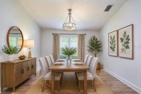 House in Land O' Lakes, Florida 4 bedrooms, 187.11 sq.m. № 2151999 - photo 8