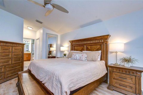 House in Land O' Lakes, Florida 4 bedrooms, 187.11 sq.m. № 2151999 - photo 19