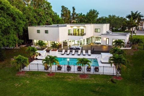 Купить виллу или дом в Плантация, Флорида 9 спален, 797.29м2, № 2046835 - фото 11
