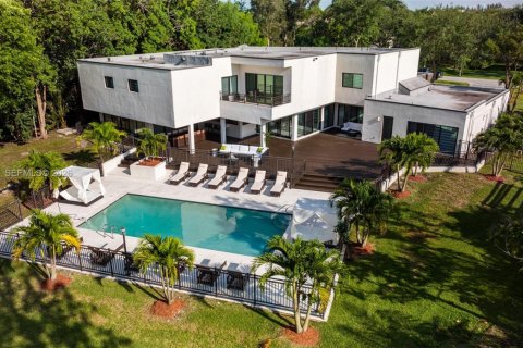 Купить виллу или дом в Плантация, Флорида 9 спален, 797.29м2, № 2046835 - фото 13