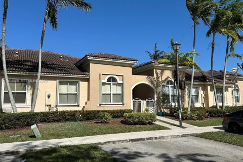 Touwnhouse à vendre à Miami, Floride: 3 chambres, 112.97 m2 № 2010053 - photo 2