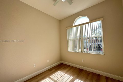 Touwnhouse à vendre à Miami, Floride: 3 chambres, 112.97 m2 № 2010053 - photo 18