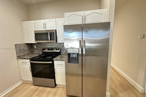 Touwnhouse à vendre à Miami, Floride: 3 chambres, 112.97 m2 № 2010053 - photo 8