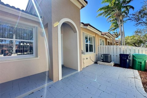 Touwnhouse à vendre à Miami, Floride: 3 chambres, 112.97 m2 № 2010053 - photo 27
