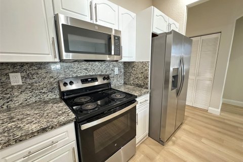 Touwnhouse à vendre à Miami, Floride: 3 chambres, 112.97 m2 № 2010053 - photo 10