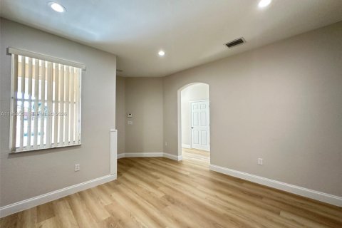 Touwnhouse à vendre à Miami, Floride: 3 chambres, 112.97 m2 № 2010053 - photo 3