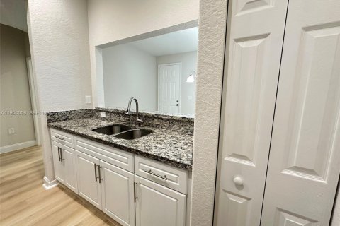 Touwnhouse à vendre à Miami, Floride: 3 chambres, 112.97 m2 № 2010053 - photo 9