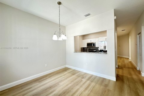 Touwnhouse à vendre à Miami, Floride: 3 chambres, 112.97 m2 № 2010053 - photo 6