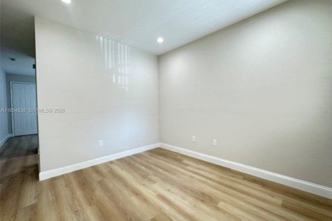 Touwnhouse à vendre à Miami, Floride: 3 chambres, 112.97 m2 № 2010053 - photo 4