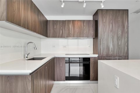 Copropriété à louer à Miami, Floride: 3 chambres, 151.8 m2 № 2352019 - photo 12
