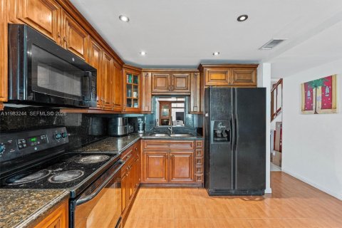 Townhouse in Miami, Florida 2 bedrooms, 111.48 sq.m. № 2047235 - photo 7