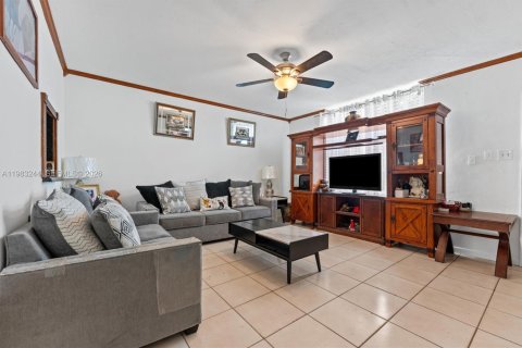 Townhouse in Miami, Florida 2 bedrooms, 111.48 sq.m. № 2047235 - photo 3