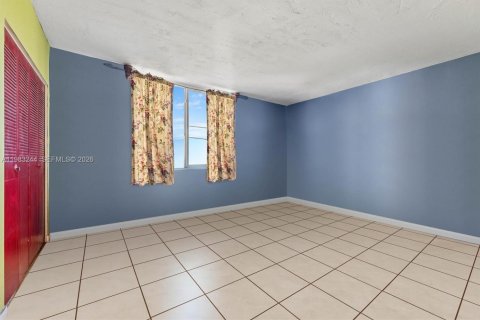 Townhouse in Miami, Florida 2 bedrooms, 111.48 sq.m. № 2047235 - photo 14