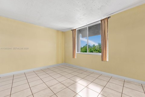 Townhouse in Miami, Florida 2 bedrooms, 111.48 sq.m. № 2047235 - photo 12