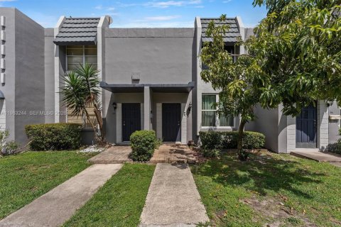 Townhouse in Miami, Florida 2 bedrooms, 111.48 sq.m. № 2047235