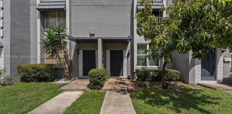 Townhouse in Miami, Florida 2 bedrooms, 111.48 sq.m. № 2047235