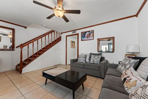 Townhouse in Miami, Florida 2 bedrooms, 111.48 sq.m. № 2047235 - photo 4