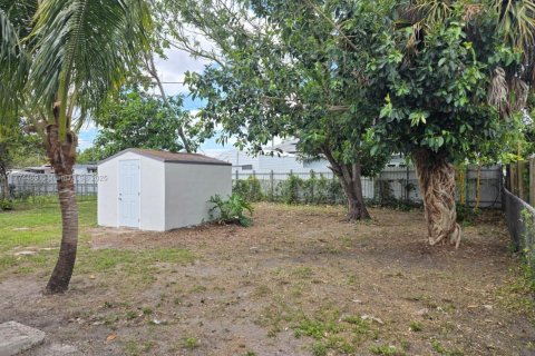 House in Miami Gardens, Florida 3 bedrooms, 101.45 sq.m. № 1706296 - photo 11