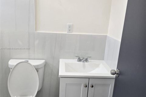House in Miami Gardens, Florida 3 bedrooms, 101.45 sq.m. № 1706296 - photo 6
