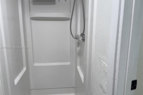 House in Key Largo, Florida 4 bedrooms, 122.07 sq.m. № 2043883 - photo 20