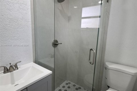 House in Key Largo, Florida 4 bedrooms, 122.07 sq.m. № 2043883 - photo 14