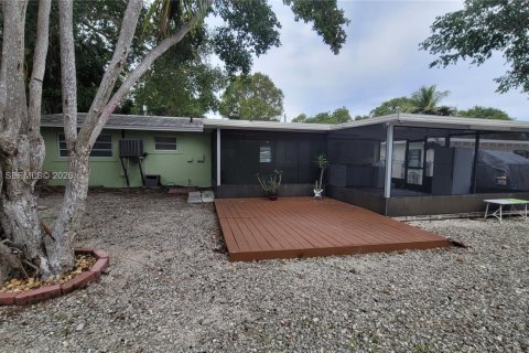 House in Key Largo, Florida 4 bedrooms, 122.07 sq.m. № 2043883 - photo 7