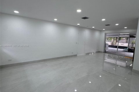 House in Key Largo, Florida 4 bedrooms, 122.07 sq.m. № 2043883 - photo 12