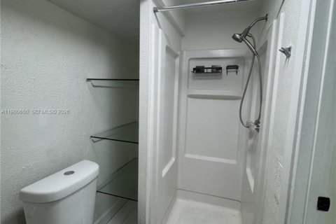 House in Key Largo, Florida 4 bedrooms, 122.07 sq.m. № 2043883 - photo 21