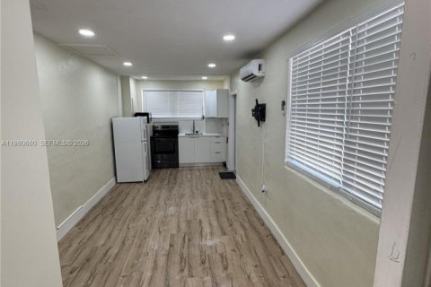 House in Key Largo, Florida 4 bedrooms, 122.07 sq.m. № 2043883 - photo 23