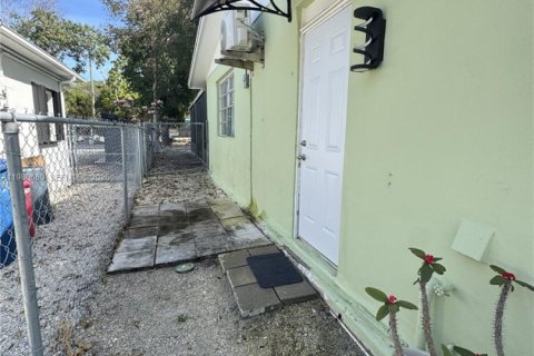 House in Key Largo, Florida 4 bedrooms, 122.07 sq.m. № 2043883 - photo 18