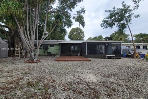 House in Key Largo, Florida 4 bedrooms, 122.07 sq.m. № 2043883 - photo 6