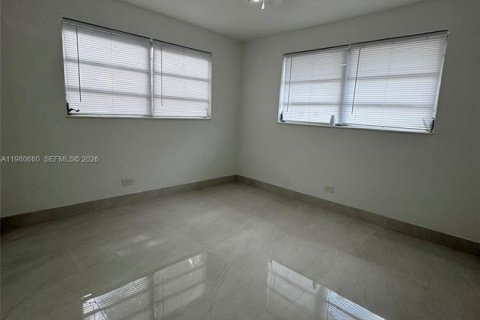 House in Key Largo, Florida 4 bedrooms, 122.07 sq.m. № 2043883 - photo 16