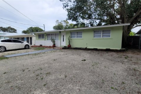 House in Key Largo, Florida 4 bedrooms, 122.07 sq.m. № 2043883 - photo 2
