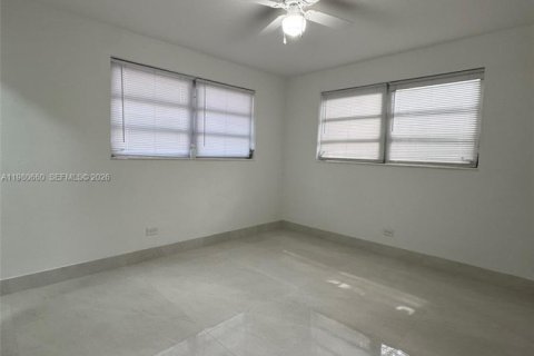 House in Key Largo, Florida 4 bedrooms, 122.07 sq.m. № 2043883 - photo 15