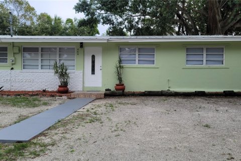 House in Key Largo, Florida 4 bedrooms, 122.07 sq.m. № 2043883