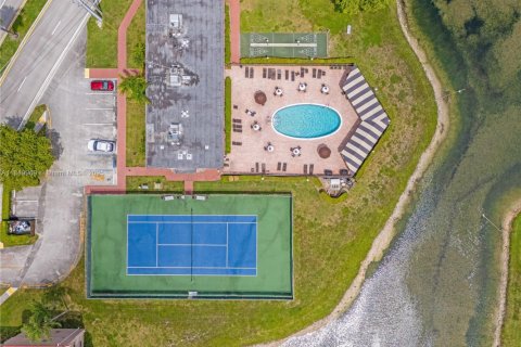 Condominio en venta en Sunrise, Florida, 2 dormitorios, 78.97 m2 № 1981788 - foto 25