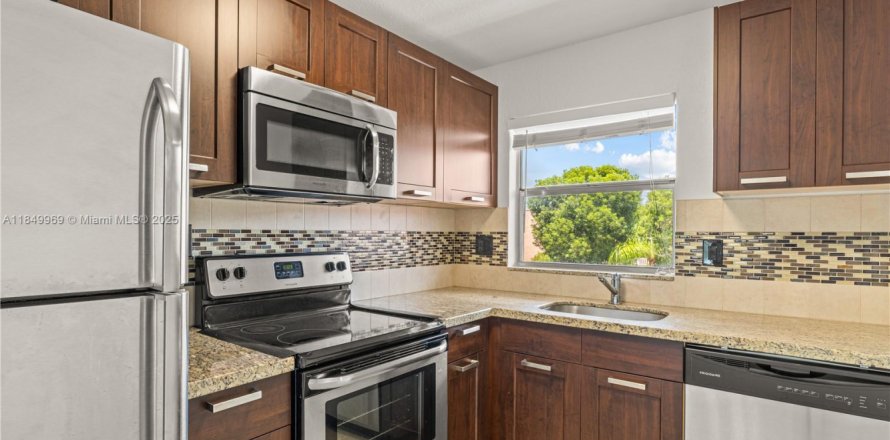 Condominio en Sunrise, Florida, 2 dormitorios  № 1981788